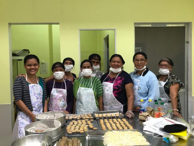 Balangiga Farmer – Fisherfolk women learn how to make food products from dried cassava grates